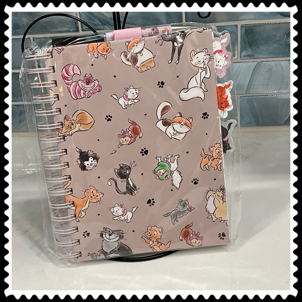 Disney Parks It’s Reigning Cats Notebook with Matching Pen NEW WITH TAGS!